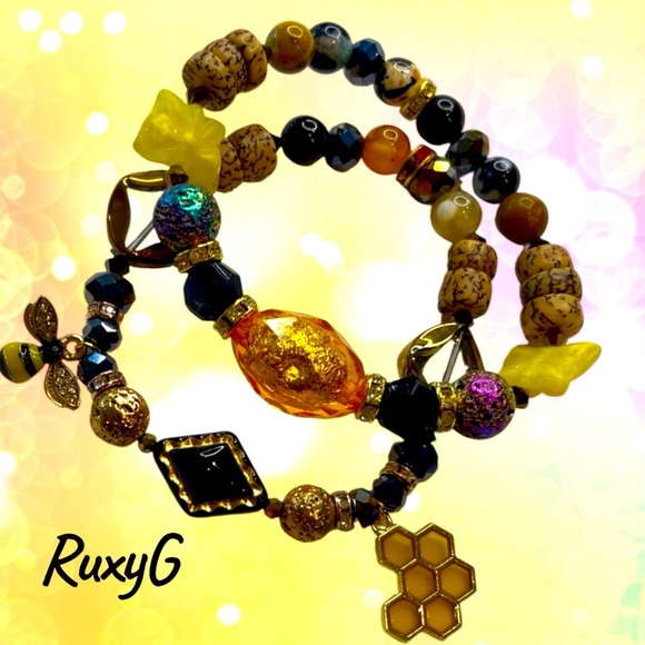 649. Bees 🐝 & butterfly 🦋 Gold and Black Beaded Bracelet - Picture 10 of 10